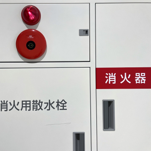 綜合警備保障リリーフは消火設備の点検を行っています。